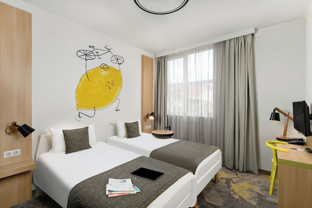 Habitación de Diseño con 2 camas individuales del hotel Ibis Styles Budapest City. Foto 3