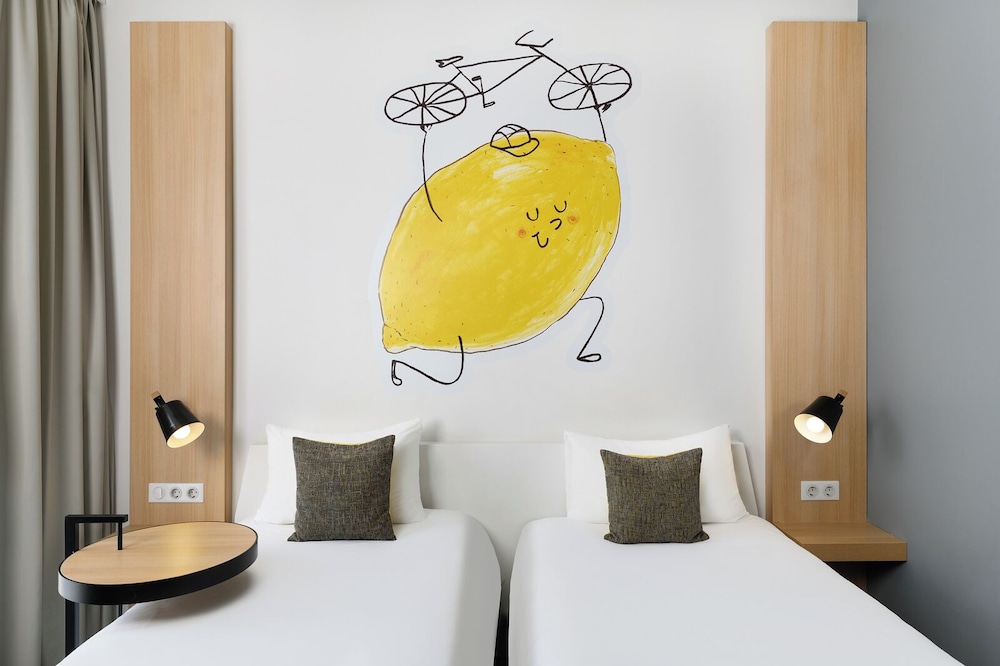 Habitación de Diseño con 2 camas individuales del hotel Ibis Styles Budapest City. Foto 4