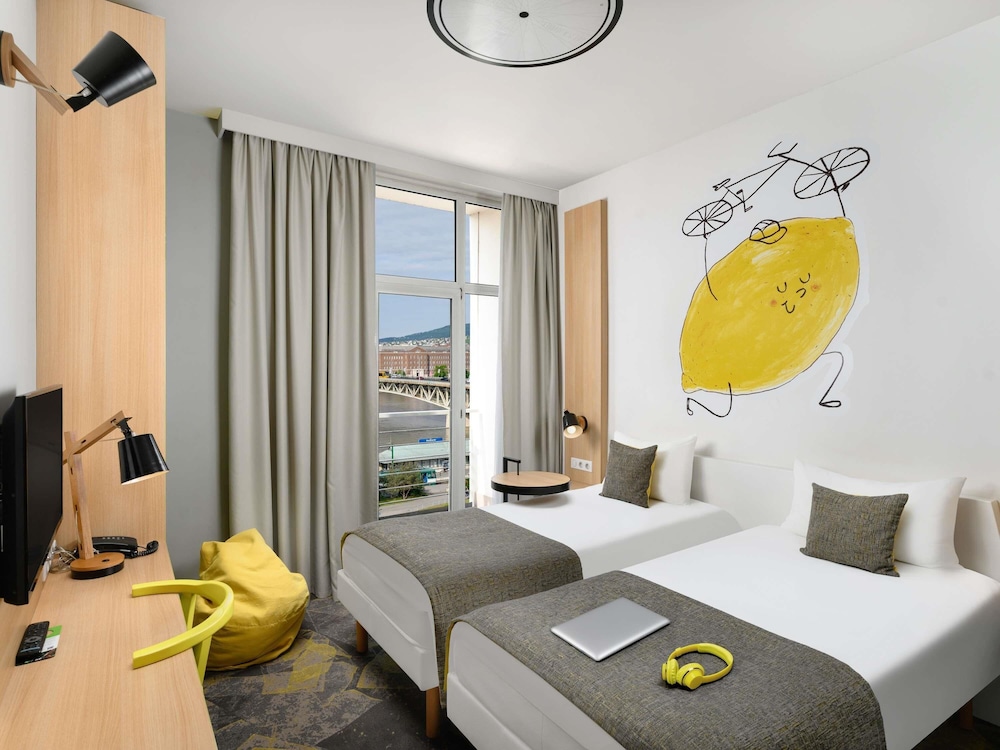 Habitación de Diseño con 2 camas individuales del hotel Ibis Styles Budapest City. Foto 7