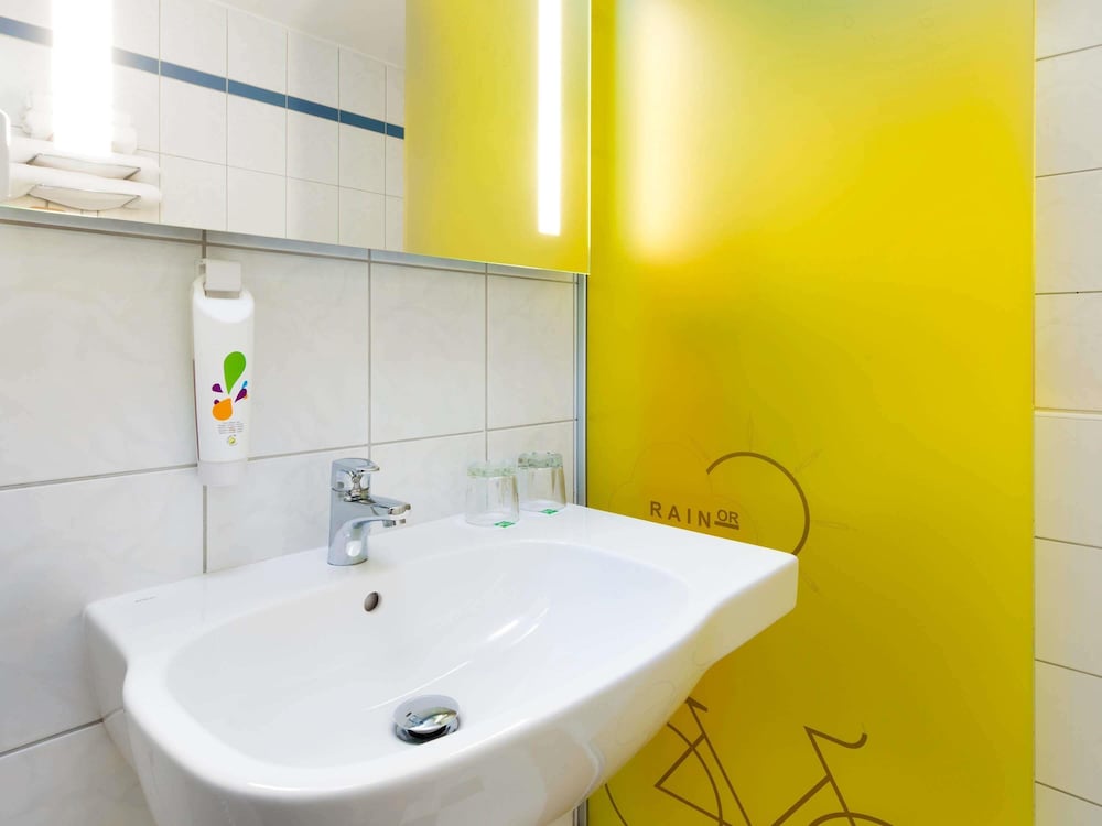 Habitación de Diseño con 2 camas individuales del hotel Ibis Styles Budapest City. Foto 9