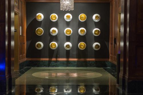 Habitación con cama extragrande. del hotel Renaissance Albany. Foto 2