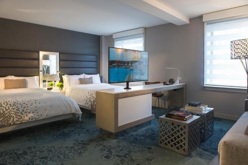 Habitación Deluxe con 2 camas grandes del hotel Renaissance Albany