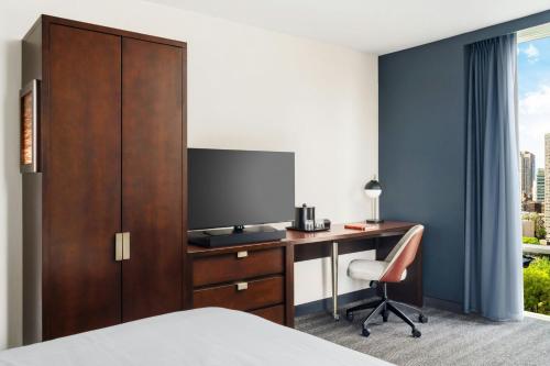 Habitación Esquinera con cama extragrande del hotel Courtyard Marriott Upper East Side