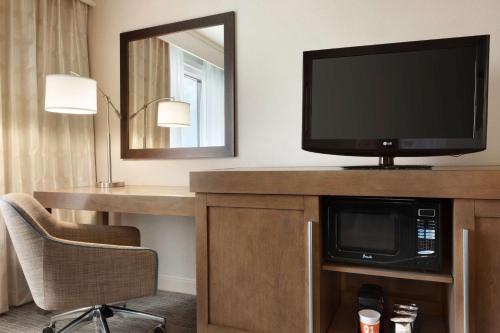 Habitación con 2 camas grandes del hotel Hampton Inn Brookhaven Long Island. Foto 2