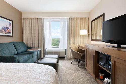 Estudio con cama extragrande y sofá cama - No fumadores del hotel Hampton Inn Brookhaven Long Island. Foto 3