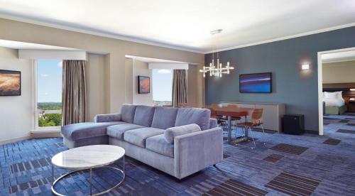 Suite Executive de 1 dormitorio - cama extragrande del hotel Hilton Newark Airport