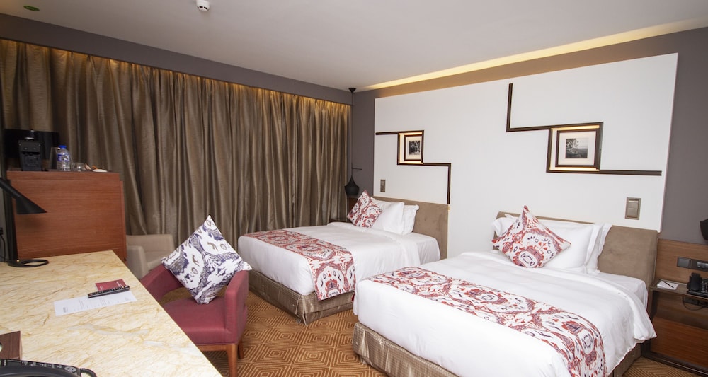 Habitación superior con 2 camas individuales, 2 camas individuales del hotel Movenpick and Convention Centre KLIA. Foto 1