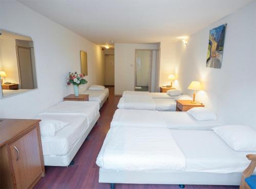 Habitación para 6 personas del hotel Delta City Center. Foto 3