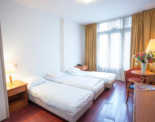 Habitación Triple del hotel Delta City Center. Foto 6