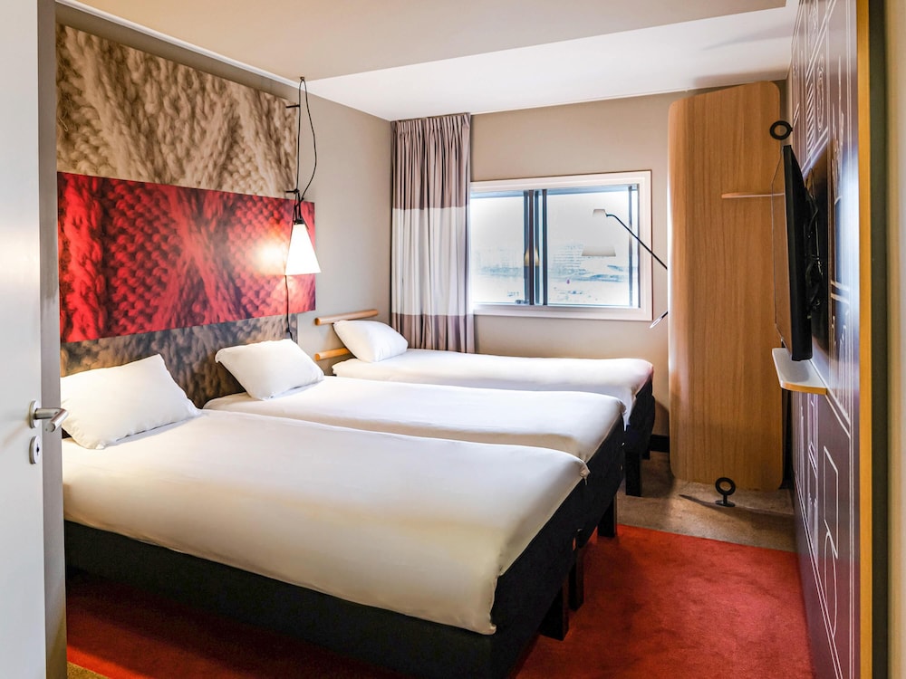 Habitación, 3 camas individuales del hotel Ibis Amsterdam Centre