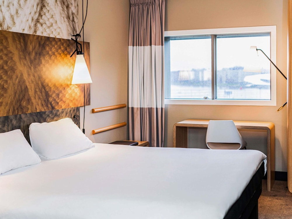 Habitación, 1 cama doble del hotel Ibis Amsterdam Centre. Foto 1