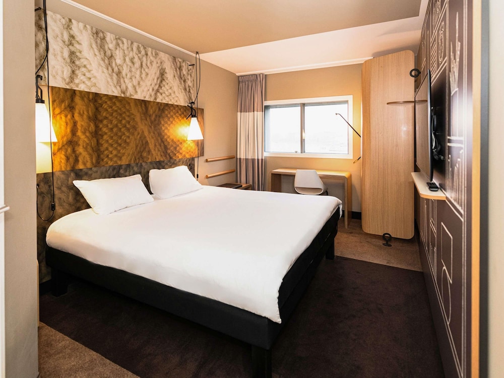 Habitación, 1 cama doble del hotel Ibis Amsterdam Centre. Foto 2
