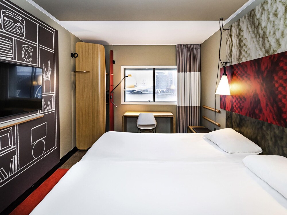 Habitación, 2 camas individuales del hotel Ibis Amsterdam Centre. Foto 4