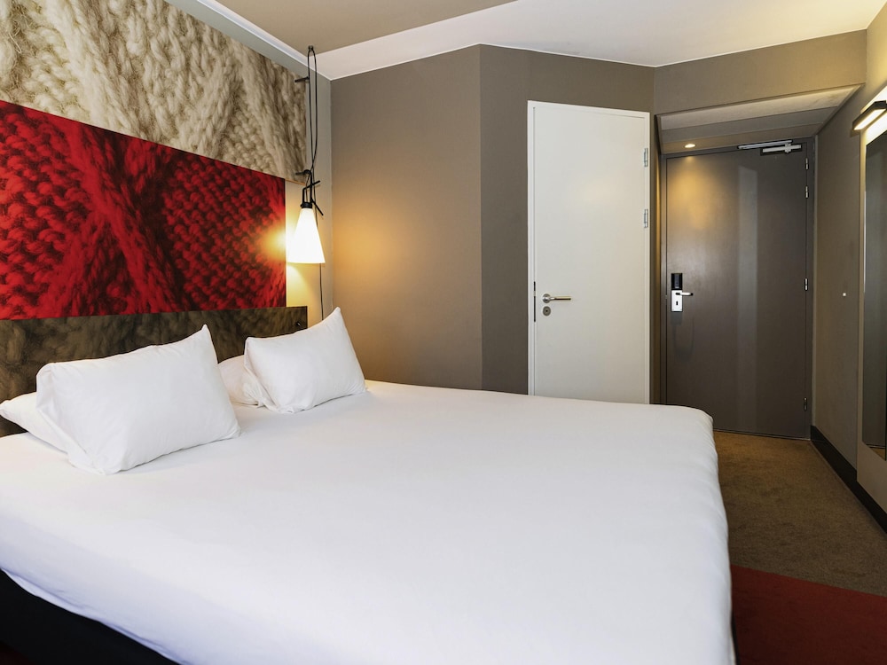 Habitación, 1 cama doble, vistas al río del hotel Ibis Amsterdam Centre. Foto 8