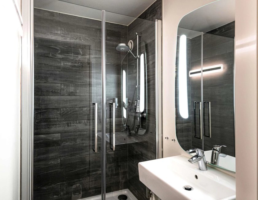 Habitación, 3 camas individuales del hotel Ibis Amsterdam Centre. Foto 5