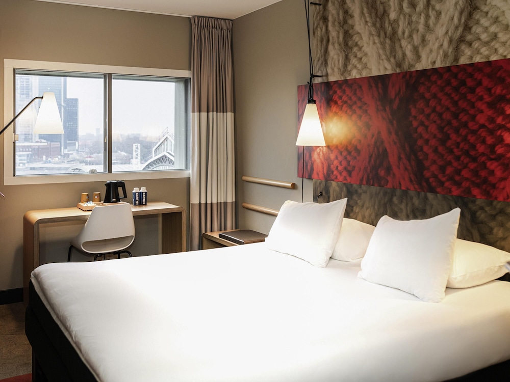 Habitación, 1 cama doble, vistas al río del hotel Ibis Amsterdam Centre. Foto 5