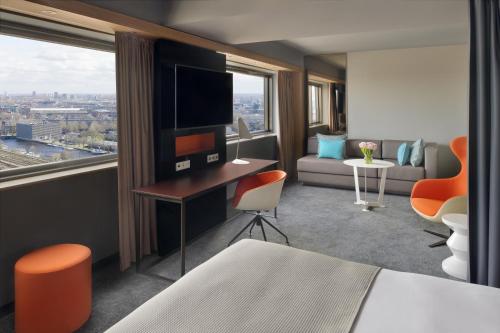 Suite Junior del hotel Mövenpick Amsterdam City Centre. Foto 7