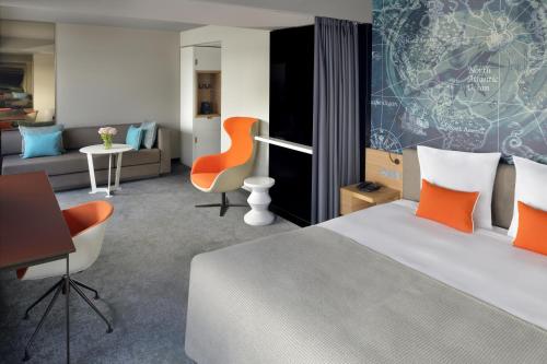 Suite Junior del hotel Mövenpick Amsterdam City Centre. Foto 8