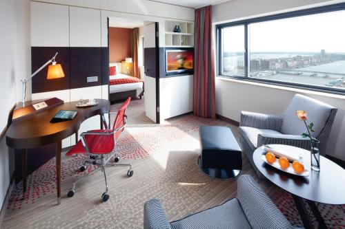 Suite Junior del hotel Mövenpick Amsterdam City Centre. Foto 7