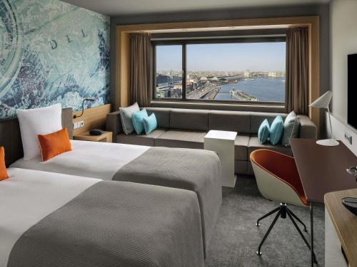 Habitación Doble Superior con vistas - 2 camas del hotel Mövenpick Amsterdam City Centre. Foto 5