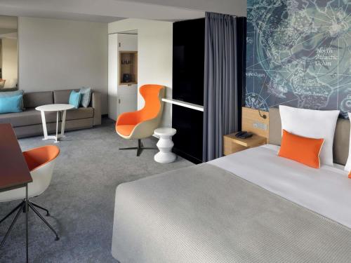 Suite Junior del hotel Mövenpick Amsterdam City Centre. Foto 3