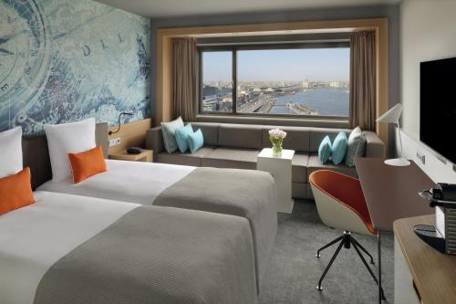 Habitación Doble Superior con vistas - 2 camas del hotel Mövenpick Amsterdam City Centre. Foto 5