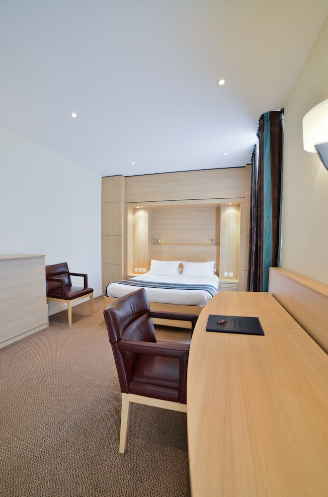 Habitación Superior con 1 cama doble del hotel Hôtel Mercure Bayonne Centre Le Grand Hotel. Foto 3