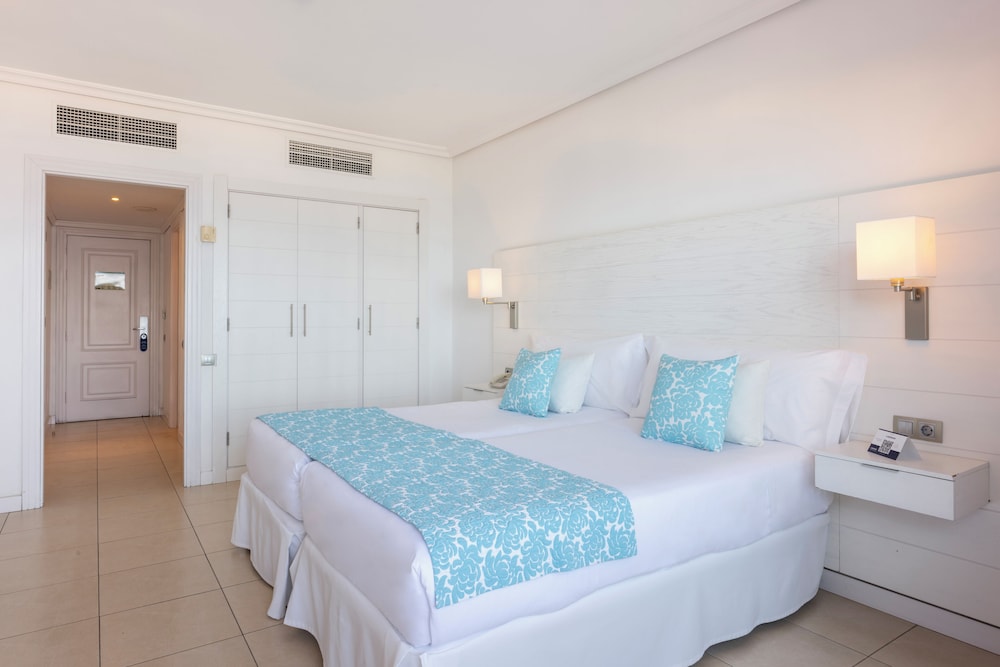 Habitación estándar doble de uso individual del hotel Landmar Costa los Gigantes Family Resort