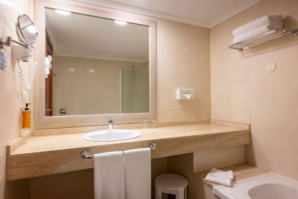 Suite Ocean View Single Use del hotel Landmar Costa los Gigantes Family Resort. Foto 5