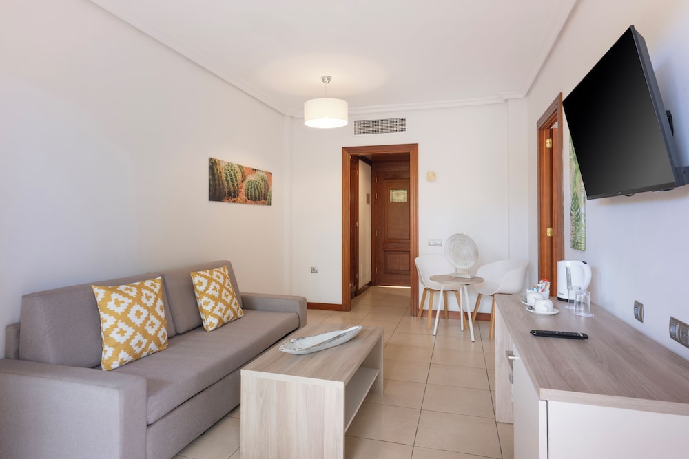 Suite del hotel Landmar Costa los Gigantes Family Resort. Foto 3