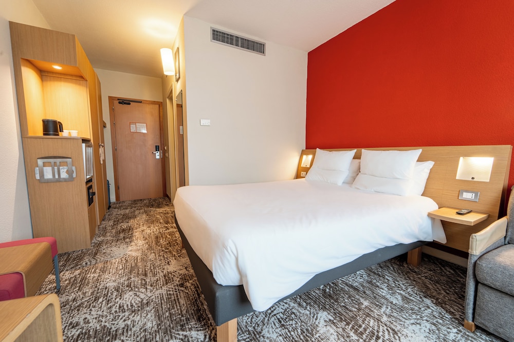 Habitación Superior con cama doble del hotel Novotel Roma Est. Foto 2