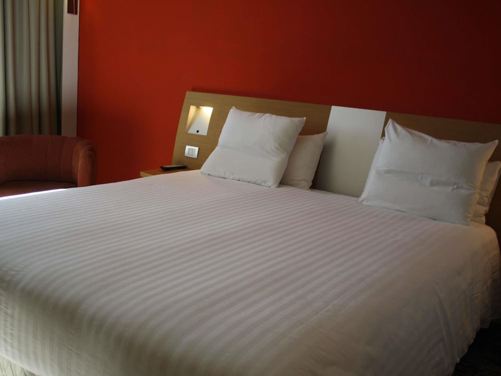 Habitación Superior con Dos Camas Individuales del hotel Novotel Roma Est. Foto 2