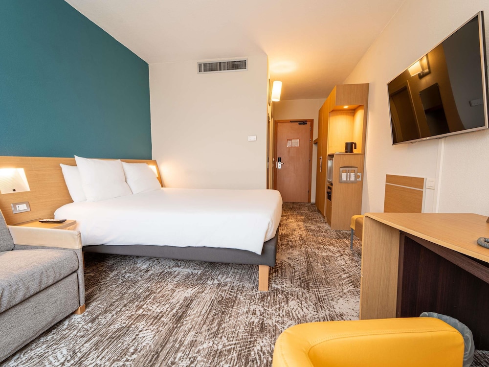Habitación Superior con cama doble del hotel Novotel Roma Est. Foto 4
