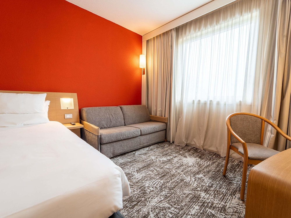 Habitación Superior con cama doble del hotel Novotel Roma Est. Foto 9