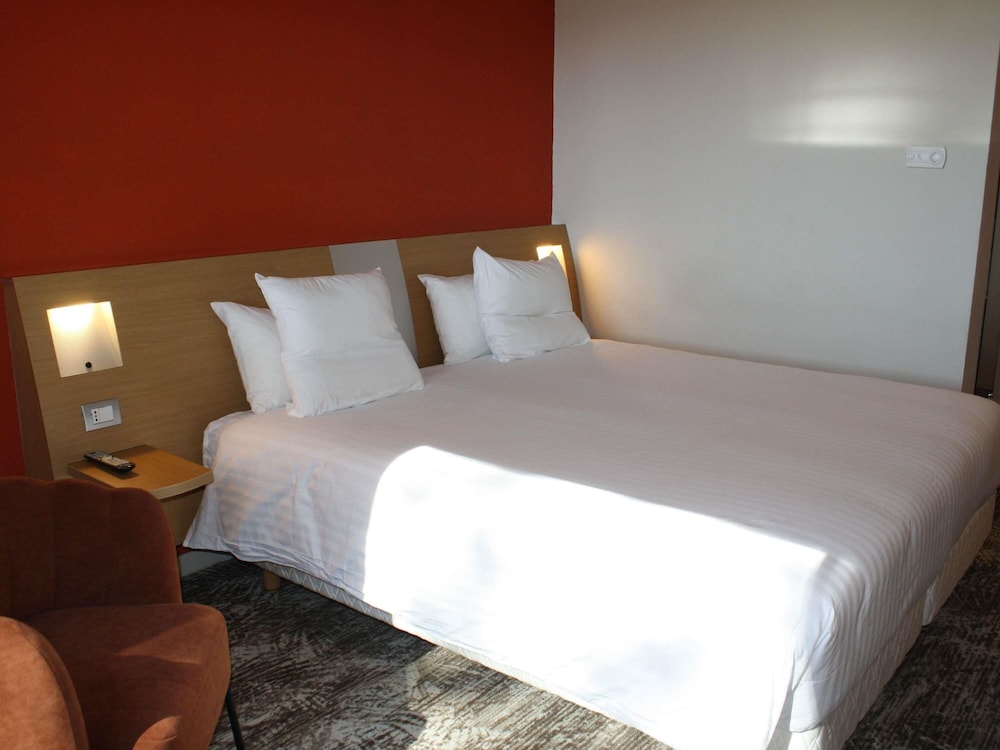 Habitación Superior con Dos Camas Individuales del hotel Novotel Roma Est. Foto 1