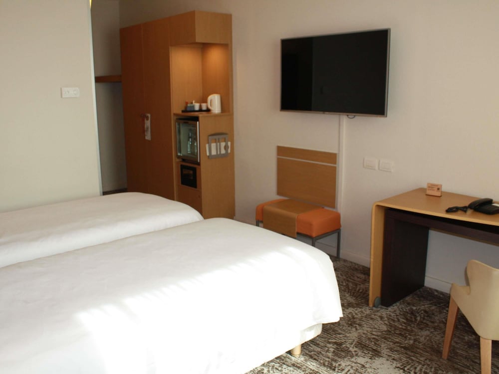 Habitación Superior con Dos Camas Individuales del hotel Novotel Roma Est. Foto 6