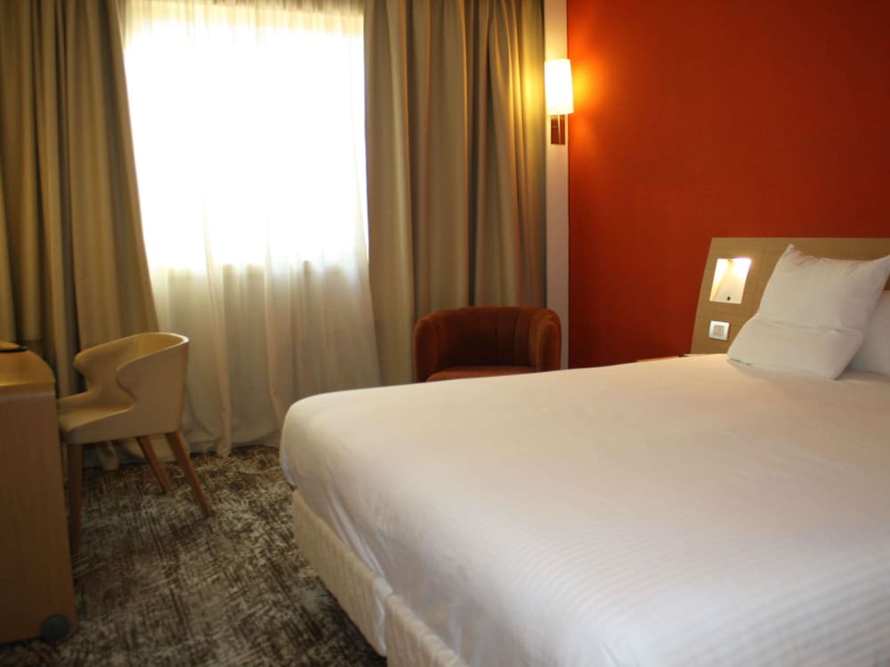 Habitación Superior con Dos Camas Individuales del hotel Novotel Roma Est. Foto 7