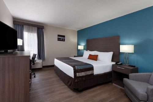 Habitación con cama extragrande y ducha a ras de suelo - Adaptada para personas con movilidad reducida del hotel Nobile Parkway at Celebration. Foto 1