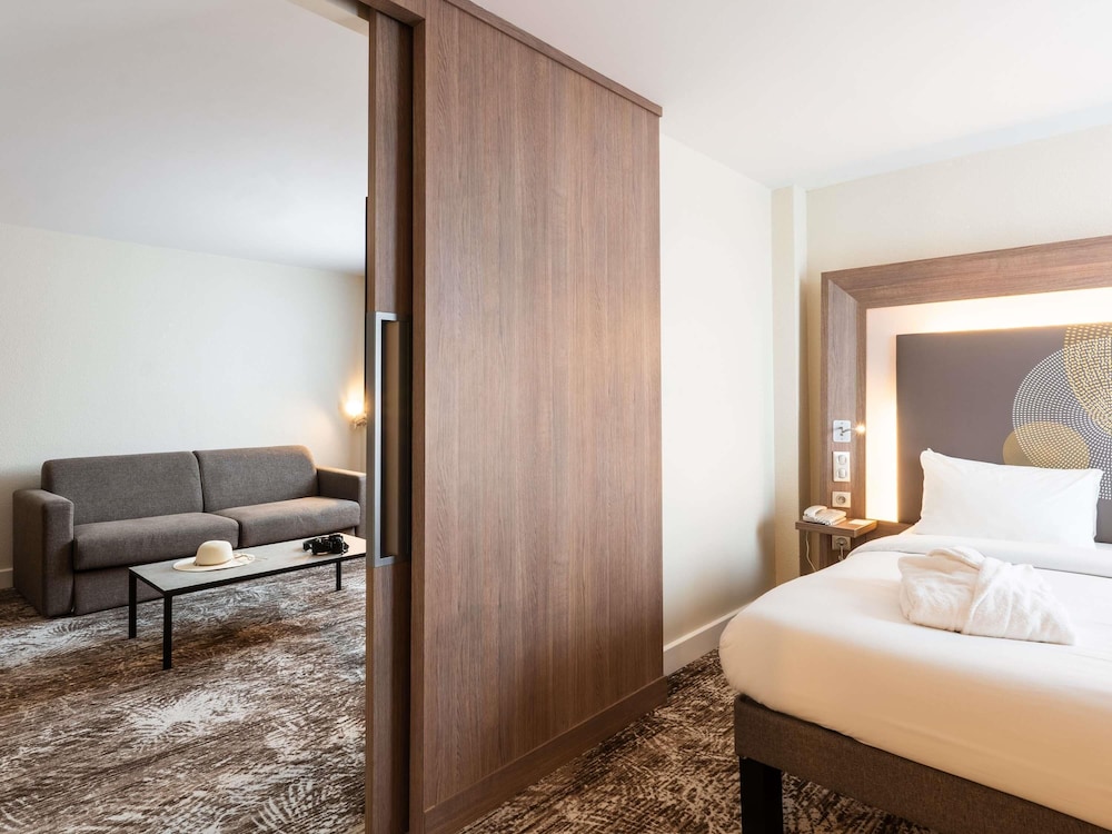 Suite, 1 cama de matrimonio grande del hotel Novotel Paris Gare de Lyon. Foto 7