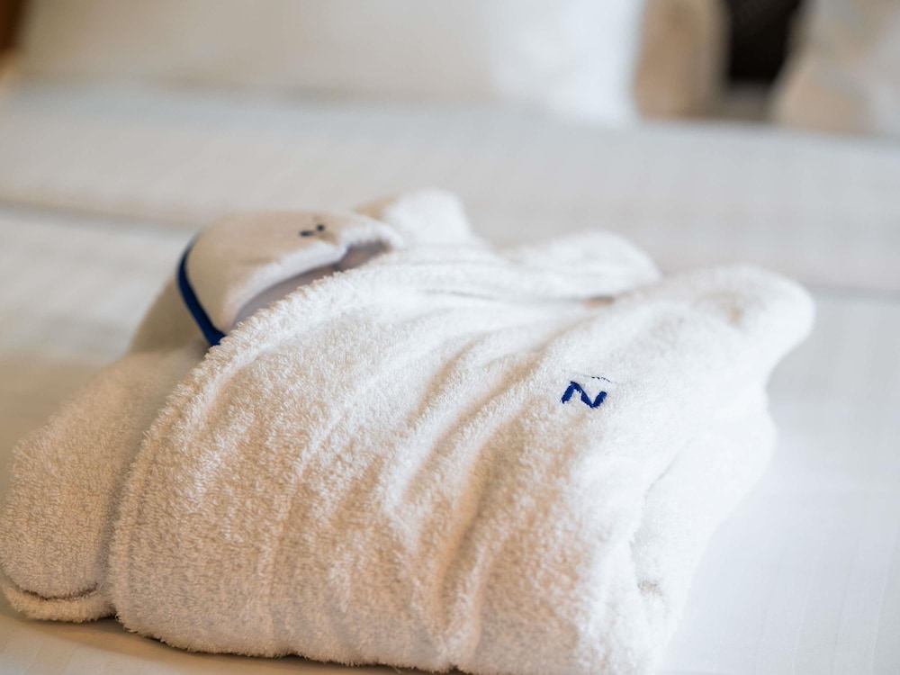 Habitación triple ejecutiva, 1 cama de matrimonio con sofá cama del hotel Novotel Paris Gare de Lyon. Foto 7