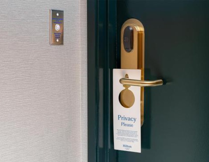 Habitación Superior con cama extragrande - Adaptada para personas con discapacidad auditiva del hotel Hilton Los Angeles Airport