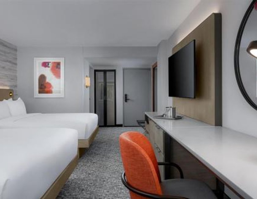 Habitación con 2 camas grandes del hotel Hilton Los Angeles Airport. Foto 2