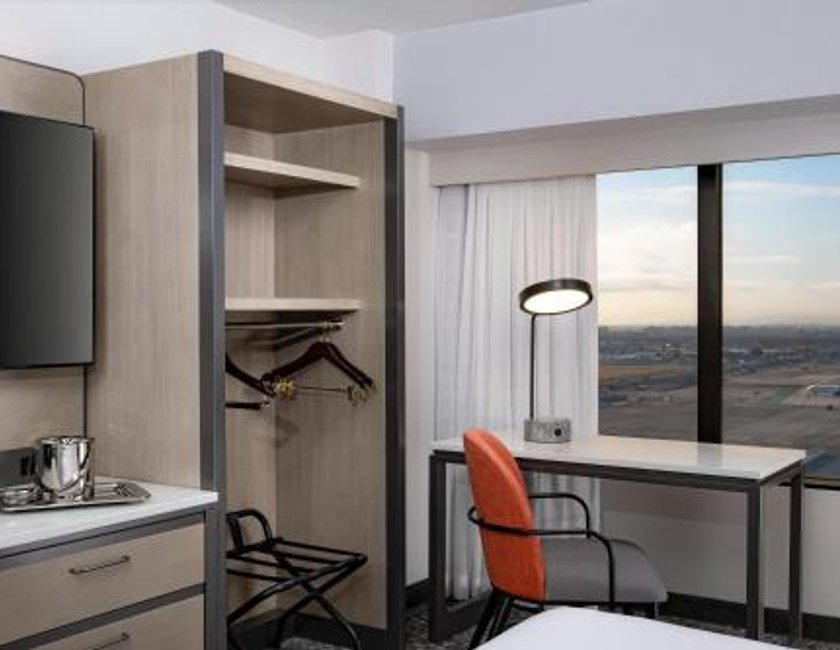 Queen Room with Two Queen Beds and Accessible Tub - Mobility Access del hotel Hilton Los Angeles Airport. Foto 3