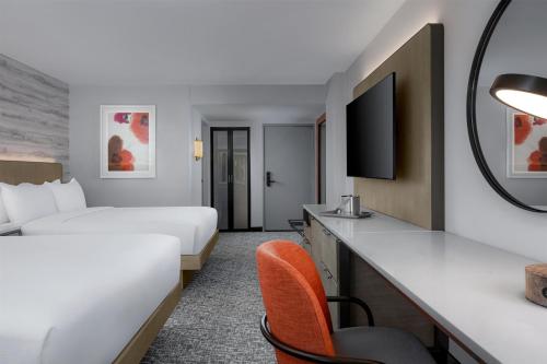 Habitación Doble Superior con 2 camas grandes del hotel Hilton Los Angeles Airport. Foto 2