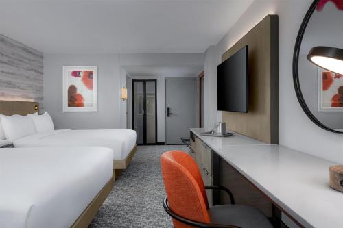 Habitación - 2 camas grandes - Adaptada para personas con discapacidad auditiva del hotel Hilton Los Angeles Airport. Foto 2