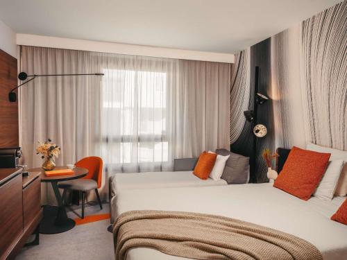 Habitación Triple Executive con sofá cama del hotel Novotel Paris Vaugirard Montparnasse. Foto 3