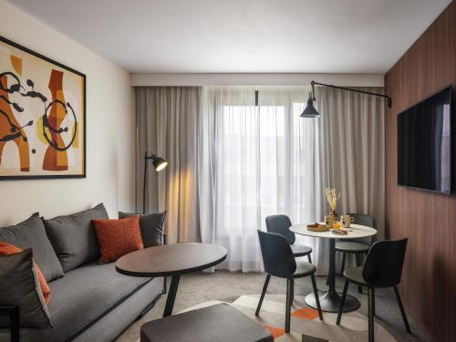 Suite Superior - 1 cama doble y 1 sofá cama doble del hotel Novotel Paris Vaugirard Montparnasse. Foto 5