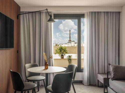 Suite Superior con vistas a la Torre Eiffel - 1 cama doble del hotel Novotel Paris Vaugirard Montparnasse