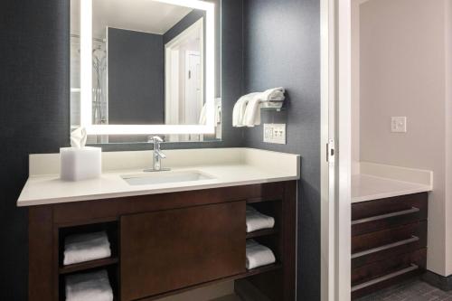Suite de 1 dormitorio del hotel Residence Inn Rochester Henrietta. Foto 2