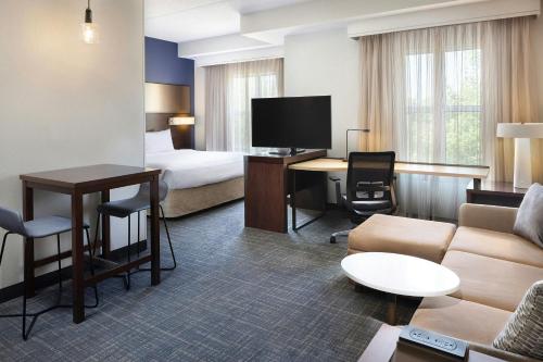 Studio King Suite with Sofa Bed - Mobility and Hearing Accessible with Roll - in Shower del hotel Residence Inn Rochester Henrietta